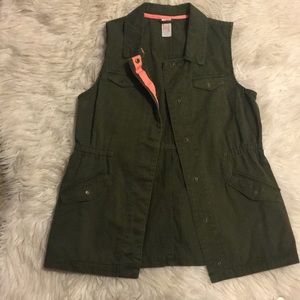 green jacket sleeveless